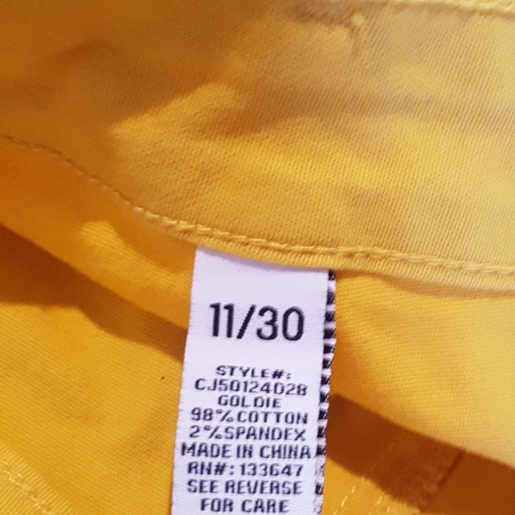 Yellow soft denim skirt with buttons size 11 - Picture 4 of 5